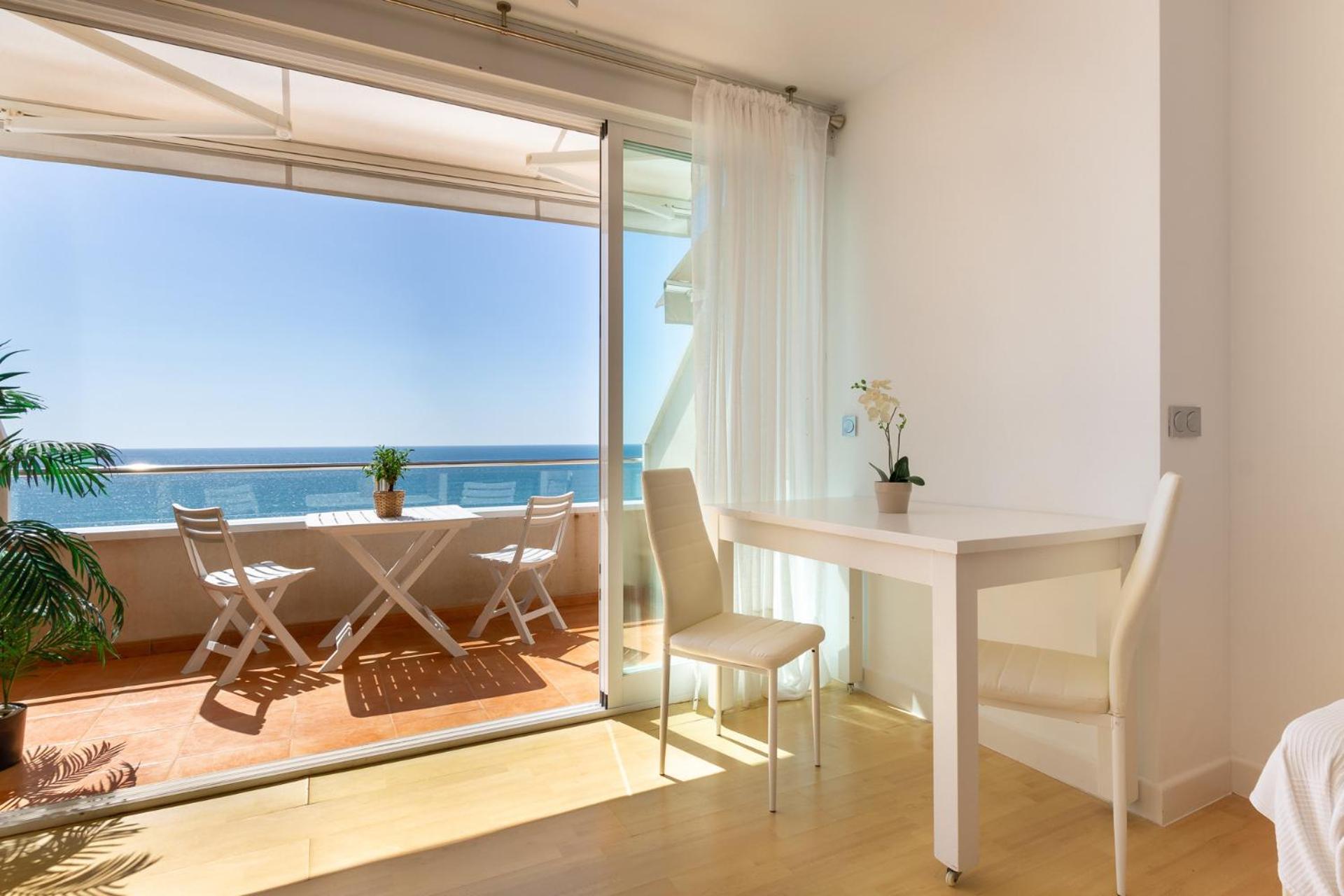 شقة Roca Chica - Parking - Frente Playa - Terraza - Wifi - Bajondillo Y Carihuela توريمولينوس المظهر الخارجي الصورة
